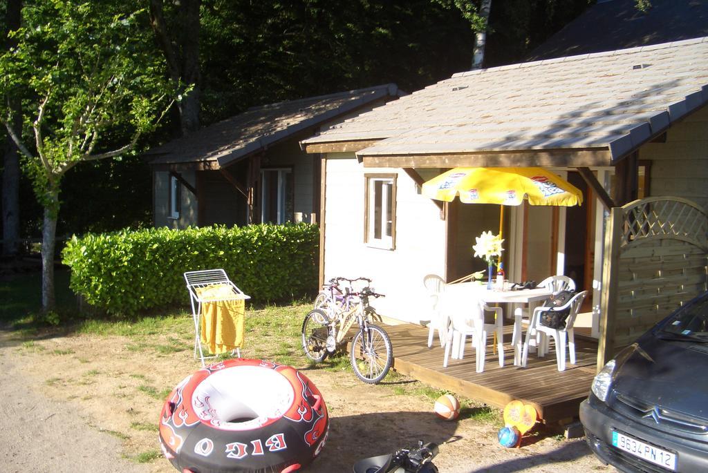 Beau-Rivage Du Lac De Pareloup Salles-Curan Exterior photo